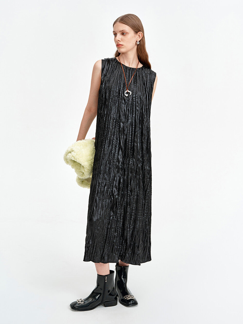 Timeless Elegance: Black Sleeveless Maxi Pleated Dress