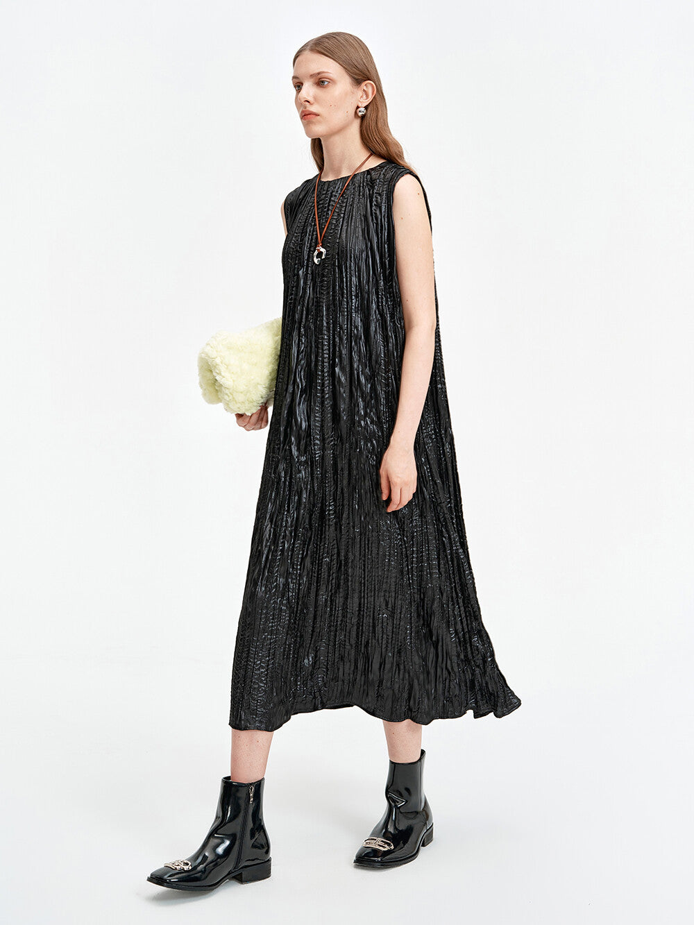 Timeless Elegance: Black Sleeveless Maxi Pleated Dress